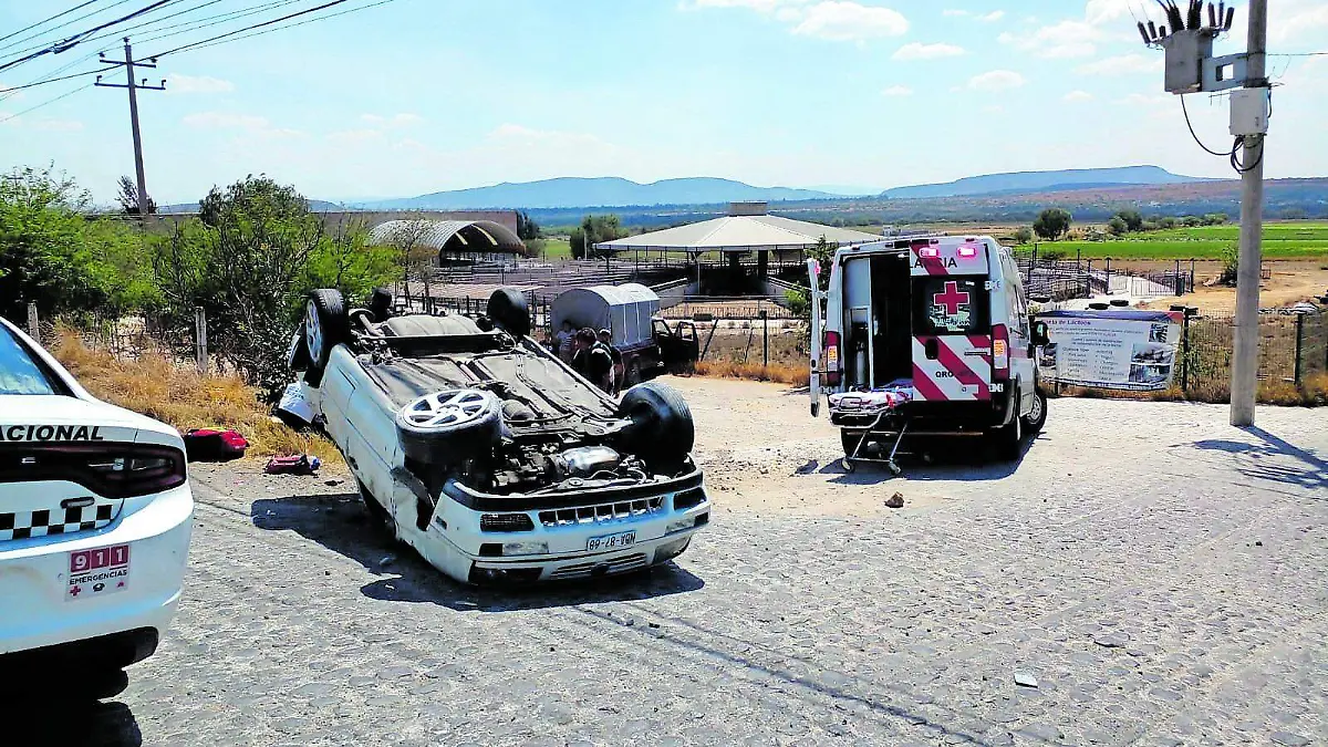 SJR POLI EL AUTO TERMINO LLANTAS_CMYK